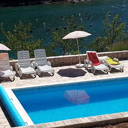 Marica * Neum